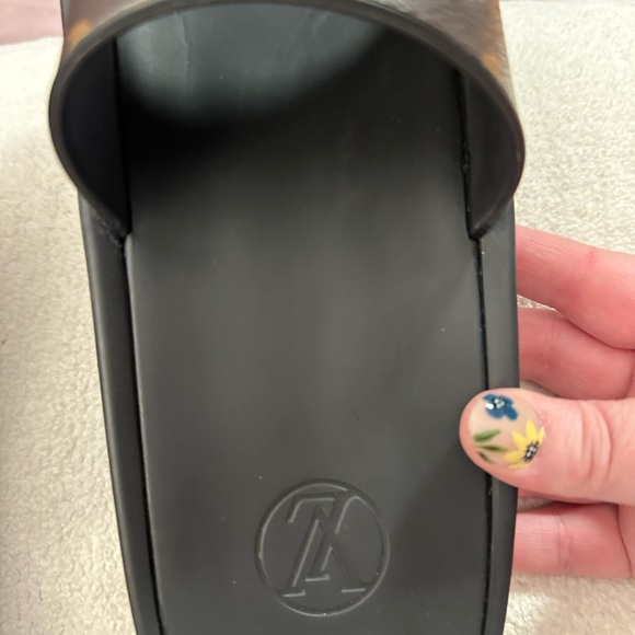 Louis Vuitton Sunbath Flat Mule size 40 like new. Only worn maybe 10 times. - Picture 4 of 10